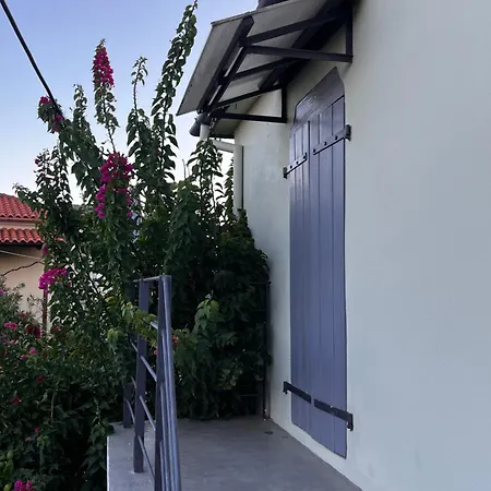 The Arch House Vakantiehuis Kími