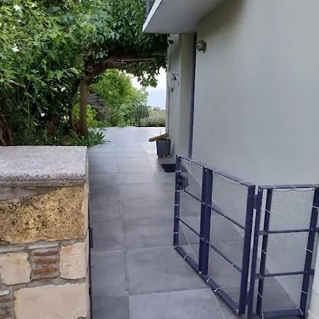 度假居 The Arch House